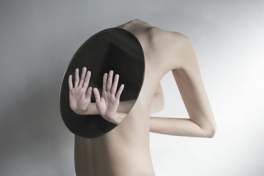 Mirror and Human Body, Photographer Lin Yung Cheng